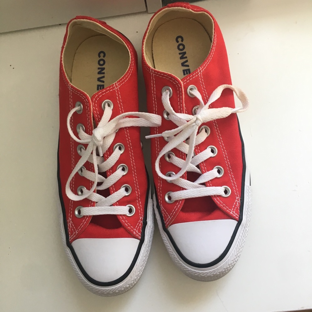 Red converse - Picture 3 of 5